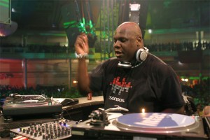 Carl Cox 'avin it large on some Vinyl back in the day!